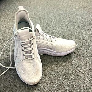 Puma soft foam tennis shoes like new worn once